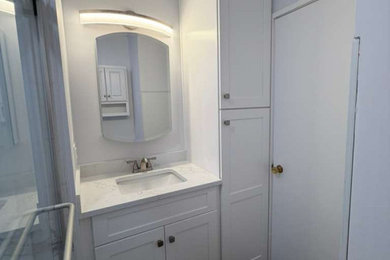 Example of a minimalist home design design in Seattle