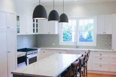 Photo of a large traditional kitchen in Brisbane.