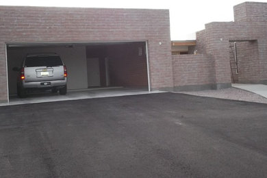 Example of an exterior home design in Phoenix