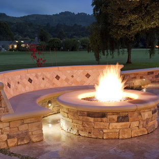 サンフランシスコのトラディショナルスタイルのおしゃれなテラス・中庭 (ファイヤーピット) の写真