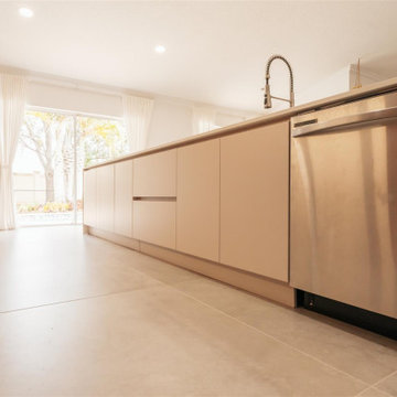 Transforming Miami Kitchens: Bespoke Renovation Mastery by D’Cassa