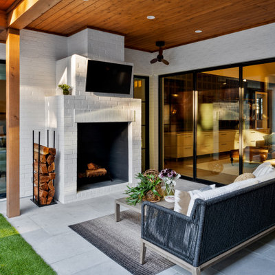 Elegant home design photo in Dallas