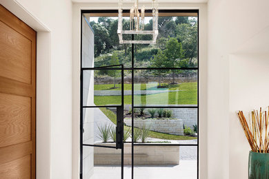 Transitional entryway photo in Toronto