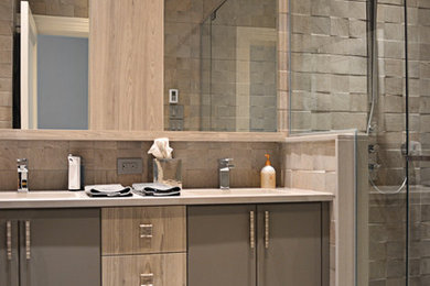 Inspiration for a bathroom remodel in Montreal
