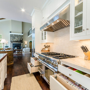 Traditional Great Room Kitchen & Pantry