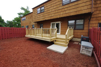 Inspiration for a mid-sized modern backyard deck remodel in New York