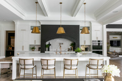 Inspiration for a transitional kitchen in Chicago.