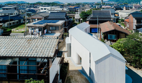 Ein Familien-Zuhause schlängelt sich durch eine Siedlung