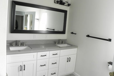 Minimalist bathroom photo in Orange County
