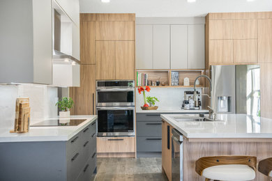 Kitchen photo in Miami