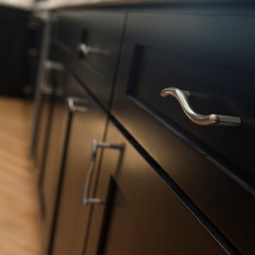 Dura Supreme Kitchen with a Contemporary Flair