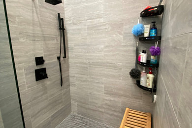 Inspiration for a contemporary bathroom remodel in Columbus