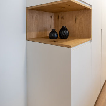 Oak niche shelf detail
