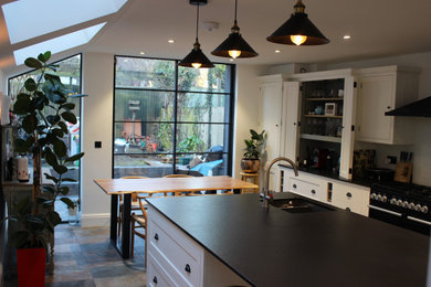 Photo of a modern kitchen in Essex.