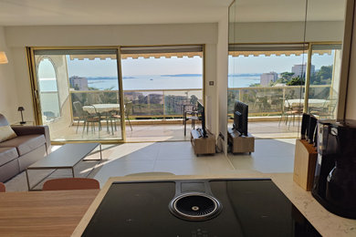 Idées déco pour une maison moderne de taille moyenne.