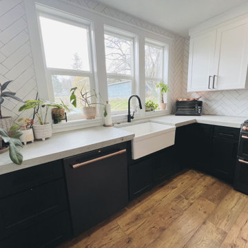 Black and White Traditional Kitchen Renovation