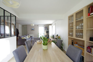 Aménagement d'une salle à manger.