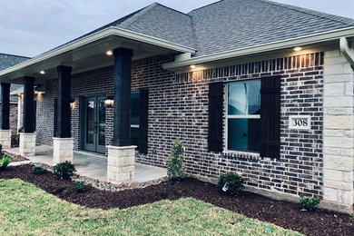 Design ideas for a mid-sized country house exterior in Houston with a hip roof and a shingle roof.