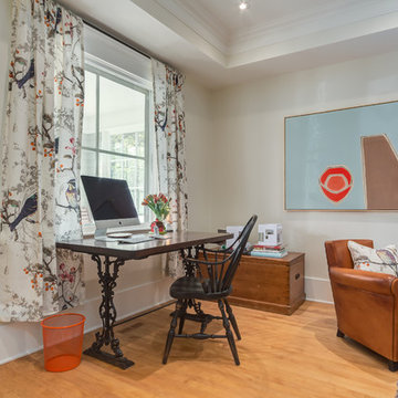 An adapted sewing machine frame as workdesk