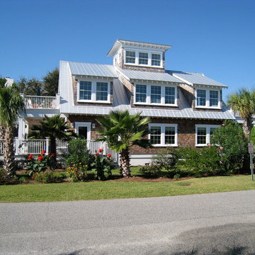 Restored Historic Beach Cottage on Isle of Palms - Bea's Nest