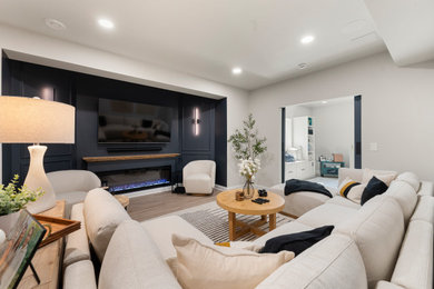 Example of a family room design in Milwaukee