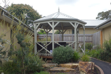 This is an example of a small traditional home in Melbourne.