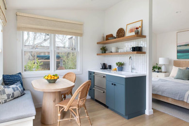 Example of a kitchen design in Sacramento