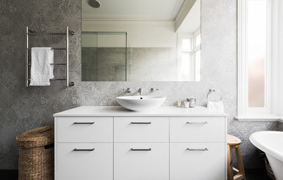 Room of the Week: A Stylish Bathroom in Shades of Soft White