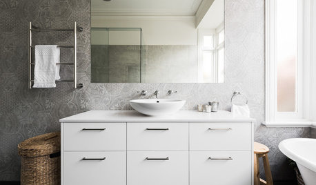 Room of the Week: A Stylish Bathroom in Shades of Soft White