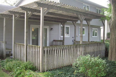 Deck - mid-sized traditional backyard deck idea in Chicago with a pergola