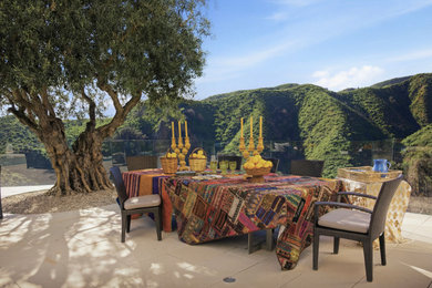 Example of a trendy patio design in Los Angeles