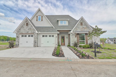 Exterior home idea in Dallas