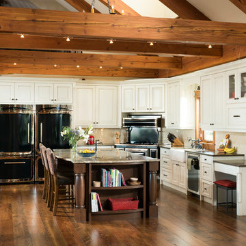 Ranch Timber Frame Home in Alberta - Kitchen