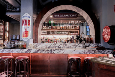 Photo of a midcentury home bar in Sydney.