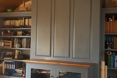 Example of a classic home office design in Boston