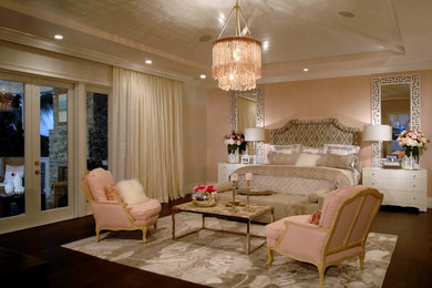 Bedroom - transitional bedroom idea in Miami