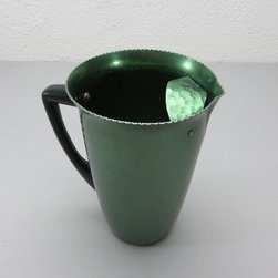 jarra de aluminio verde de Manufacturas Metal&uacute;rgicas Madrile&ntilde;as - Pitchers
