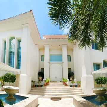 Waterfront Villa. Mediterranean. Villa Madonna on the beach. Cancun, México.