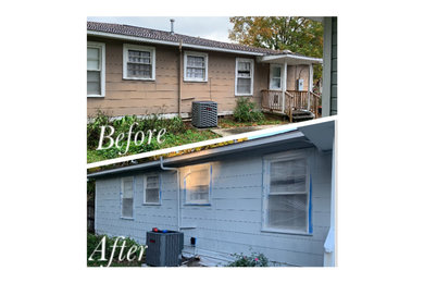 Example of an arts and crafts exterior home design in Miami