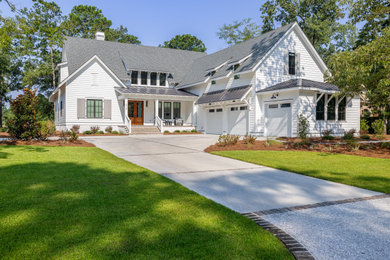 Example of an exterior home design in Atlanta