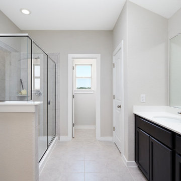San Antonio, Texas | Scheel Gardens - Acadia E - Unit B Owner's Bathroom