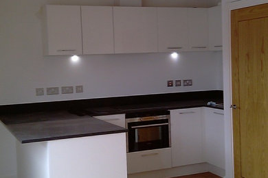 Trendy kitchen photo in Surrey