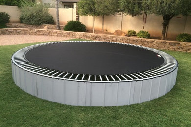 Design ideas for a traditional backyard landscaping in Phoenix.