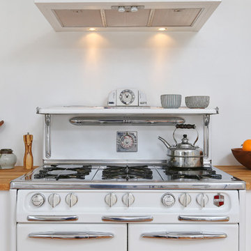 Graduate Hospital, Philadelphia: Retro Details in Sleek Modern Kitchen Addition