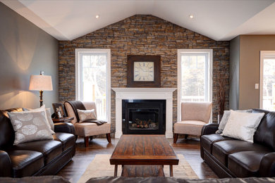 Photo of a traditional living room in Toronto.