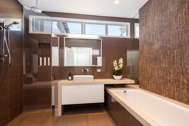 Contemporary Bathroom by Robert Dyson Design