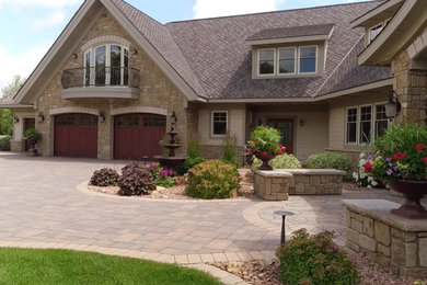 Design ideas for a large traditional exterior in Minneapolis.