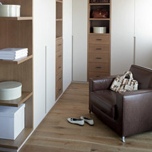 walk-in wardrobe