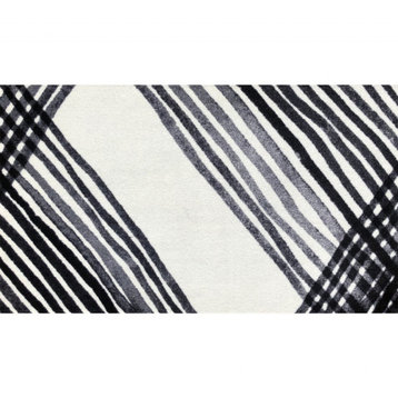 2' x 4' Black and Gray Abstract Arrow Washable Floor Mat