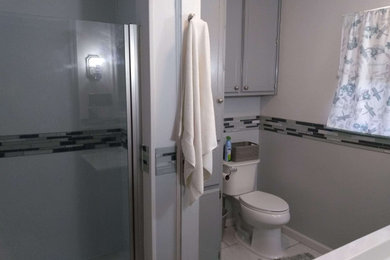 Example of a transitional bathroom design in Oklahoma City